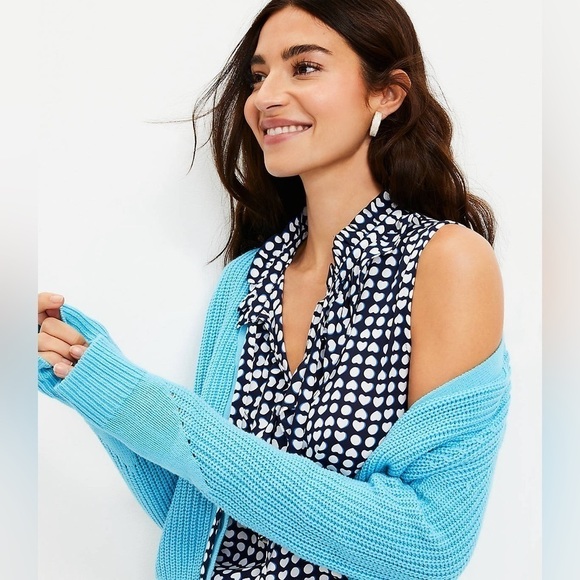 Ann Taylor LOFT | Heart Ruffle Tie Neck Mixed Media Shell Sleeveless Blouse | XS - Picture 2 of 9